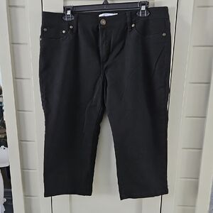 # 86 Cropped Capri BLACK Jean SZ 12 W 18 R 9.5 L 18